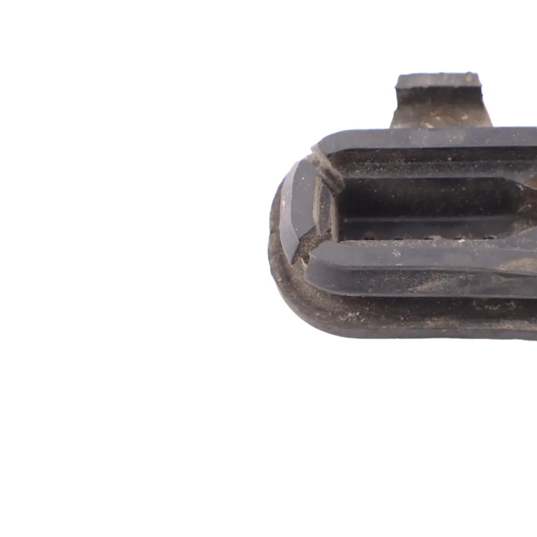 Mercedes C118 W177 W247 Soporte Goma Radiador Izquierdo - SKU A2475040300 - Número de pieza A2475040300