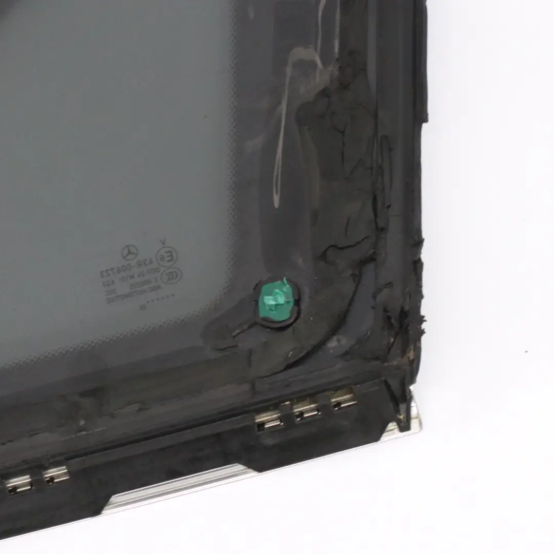 SUV Finestrino Fisso Posteriore Sinistro Oscurato AS3 per Mercedes H243 con numero di parte A2476705901 Mercedes H243 SUV Finestrino Fisso Posteriore Sinistro Oscurato AS3 - SKU A2476705901 - Numero di parte A2476705901