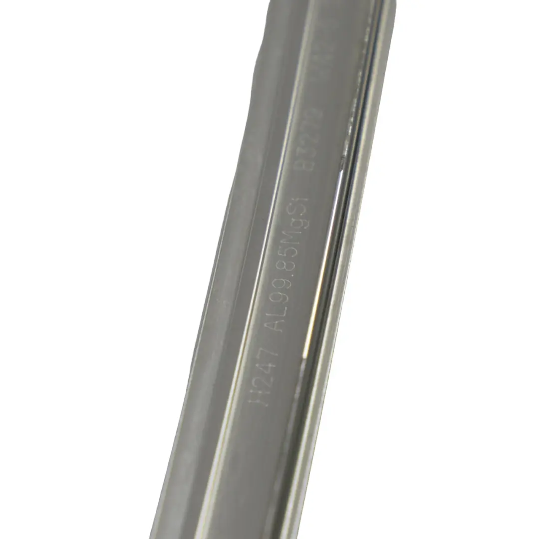 Finestrino Striscia Modanatura Porta Anteriore Destra per Mercedes H243 con numero di parte A2477254400 Mercedes H243 Finestrino Striscia Modanatura Porta Anteriore Destra - SKU A2477254400 - Numero di parte A2477254400