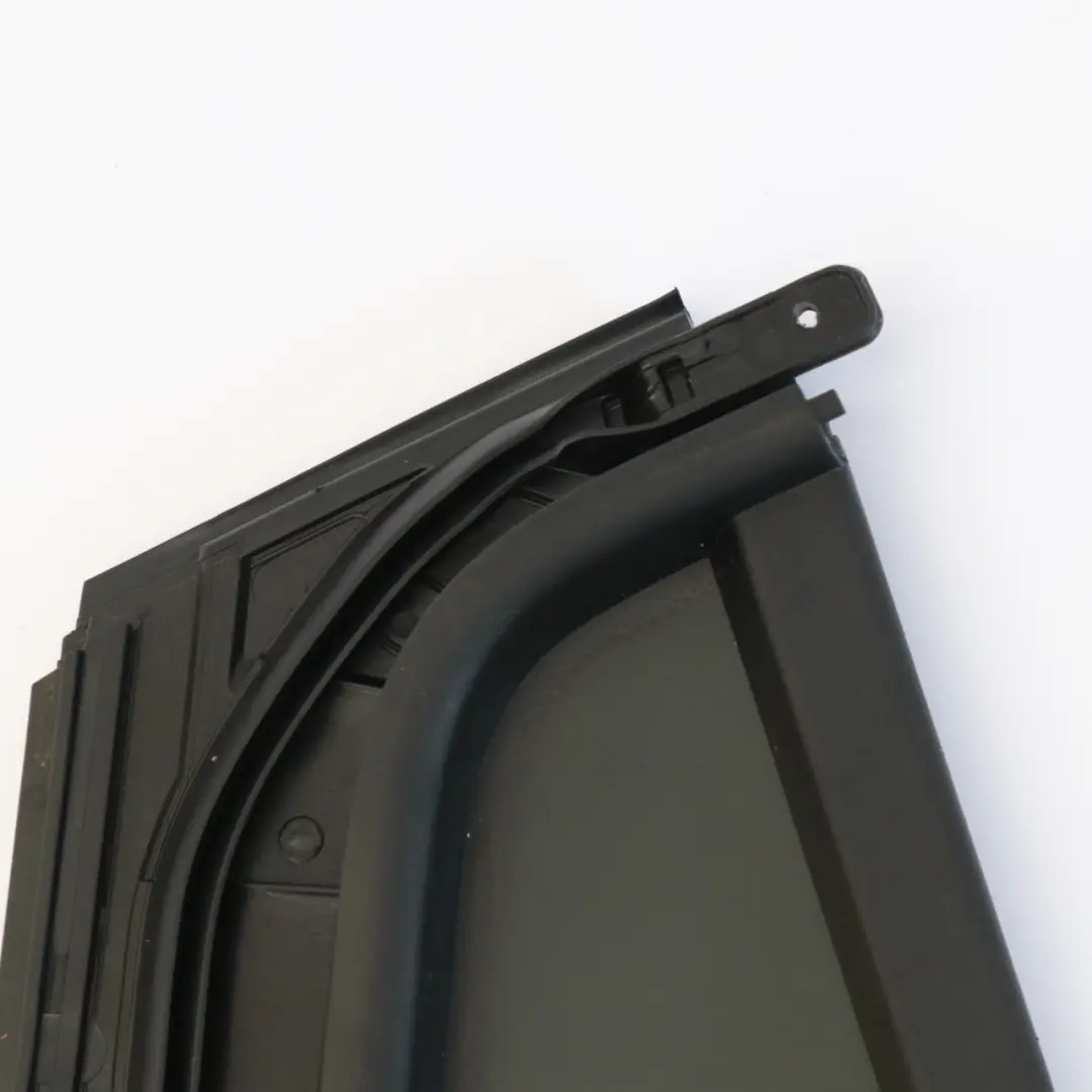 Cristal Lateral Fijo Puerta Trasera Izquierda Tintado para Mercedes H243 con número de pieza A2477301702 Mercedes H243 Cristal Lateral Fijo Puerta Trasera Izquierda Tintado - SKU A2477301702 - Número de pieza A2477301702