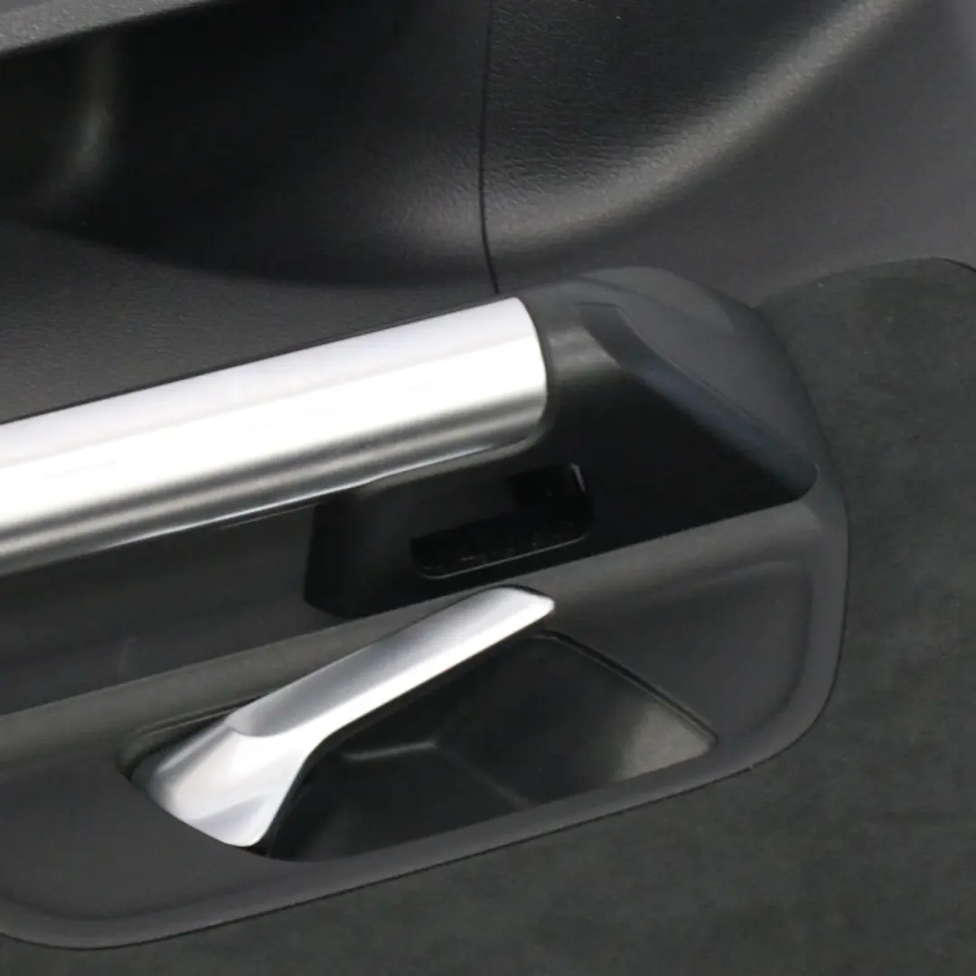Mercedes H243 Panel de la tarjeta la puerta trasera derecha Negro acentos rojos - SKU A2477302401 - Número de pieza A2477302401
