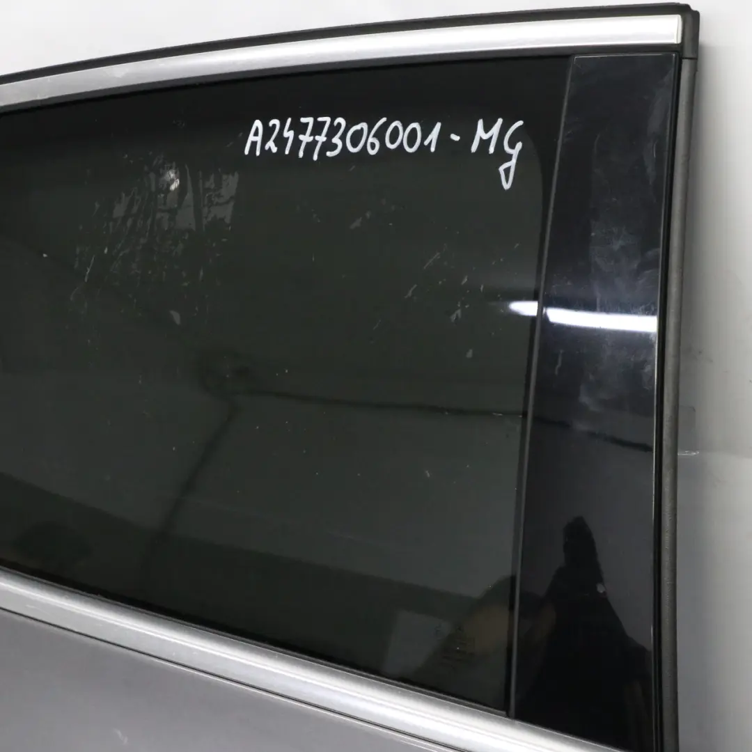 Puerta Trasera Derecha Gris Montaña Metálico - 787 para Mercedes W247 H243 con número de pieza A2477306001 Mercedes W247 H243 Puerta Trasera Derecha Gris Montaña Metálico - 787 - SKU A2477306001-MG - Número de pieza A2477306001