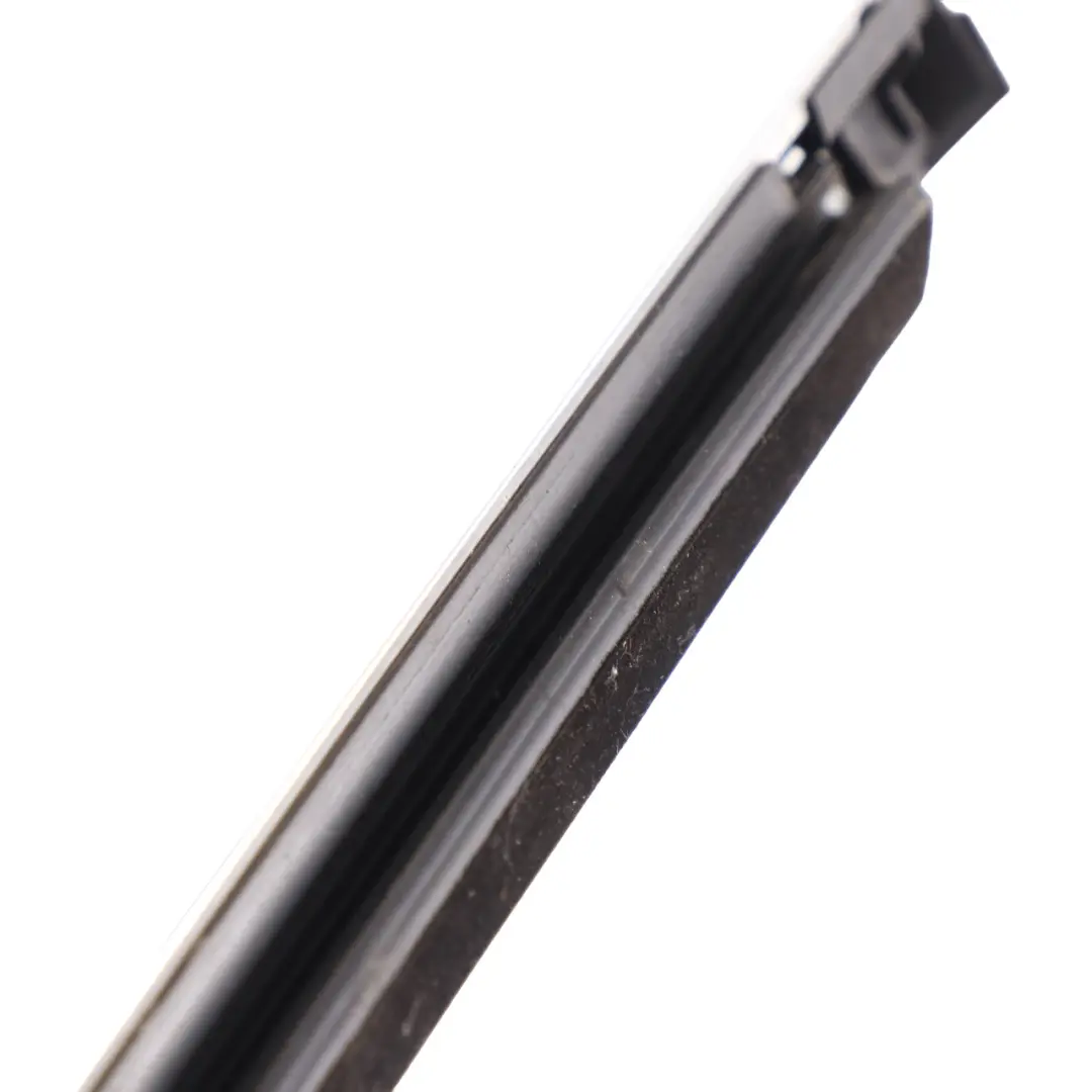 Mercedes H243 H247 Dichtungsschiene Außenfenster Tür Hinten Links - SKU A2477353700 - Teilenummer A2477353700
