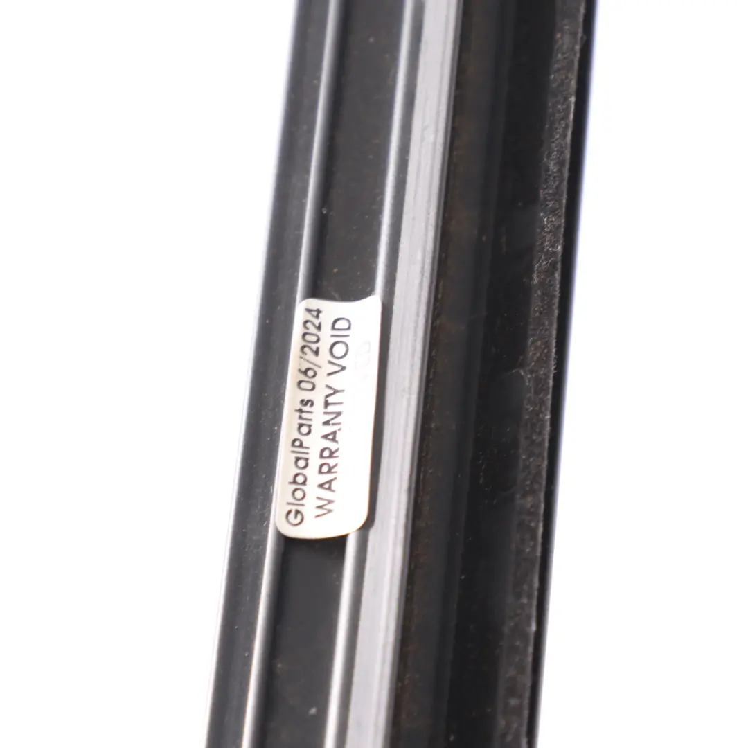 Uszczelka Listwa Szyby Wewnętrzna Tylna Lewa do Mercedes H243 H247 o numerze A2477358701 Mercedes H243 H247 Uszczelka Listwa Szyby Wewnętrzna Tylna Lewa - SKU A2477358701 - Numer Części A2477358701