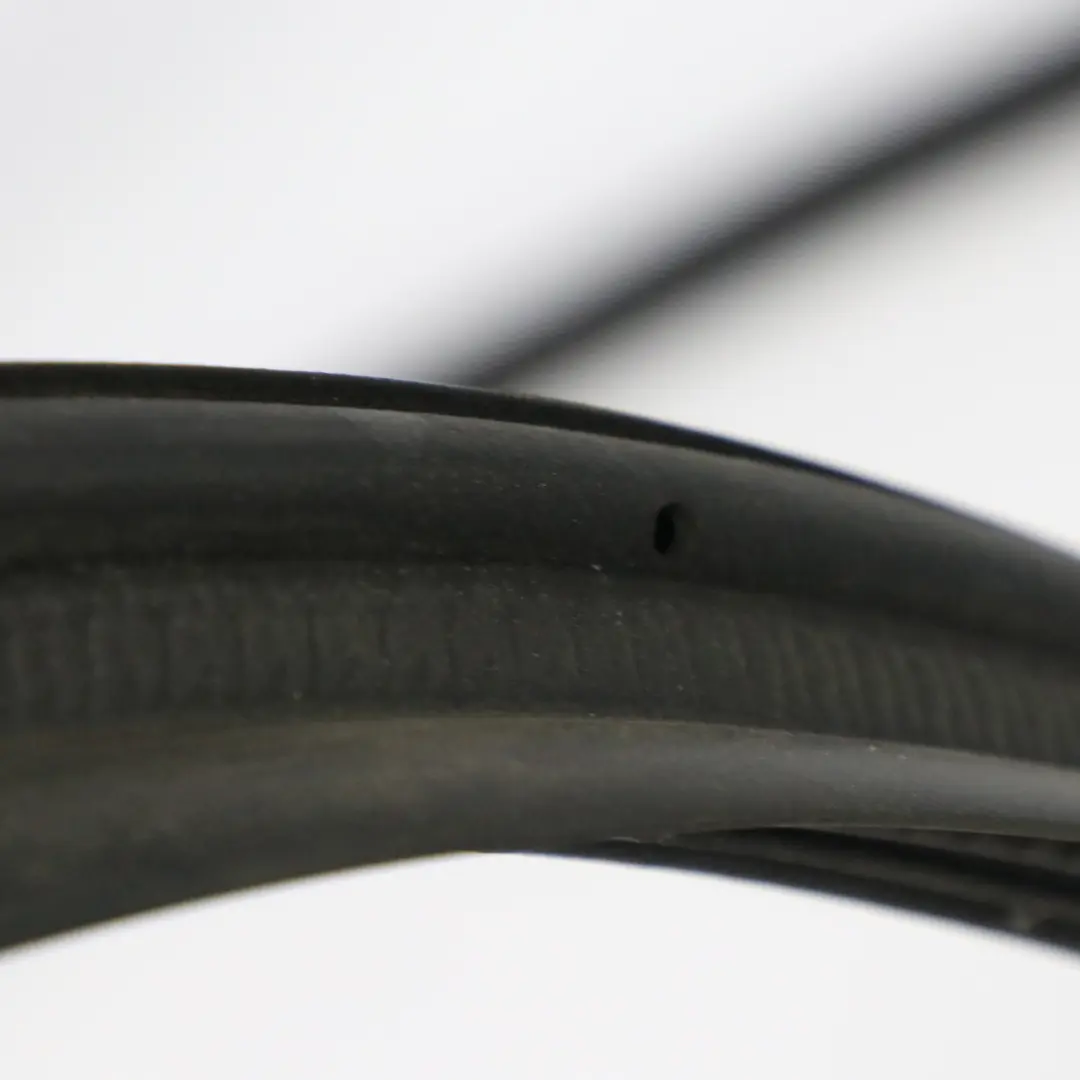 Protector de Borde Sello Tapa Maletero Portón Trasero para Mercedes H243 con número de pieza A2477403701 Mercedes H243 Protector de Borde Sello Tapa Maletero Portón Trasero - SKU A2477403701 - Número de pieza A2477403701