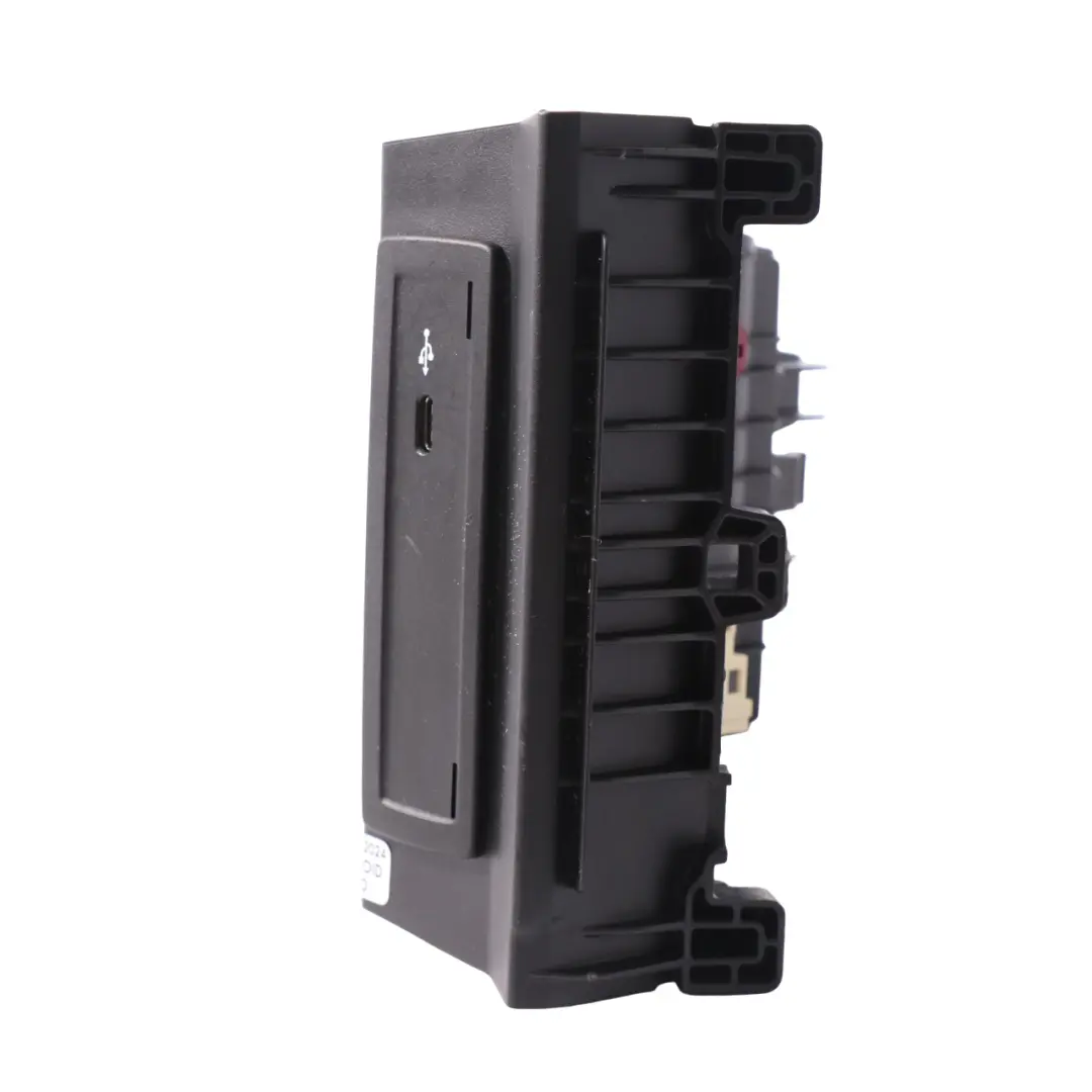 Gniazdo USB Wtyczka Złącze Osłona Konsoli do Mercedes W177 W247 o numerze A2478203902 Mercedes W177 W247 Gniazdo USB Wtyczka Złącze Osłona Konsoli - SKU A2478203902-1 - Numer Części A2478203902