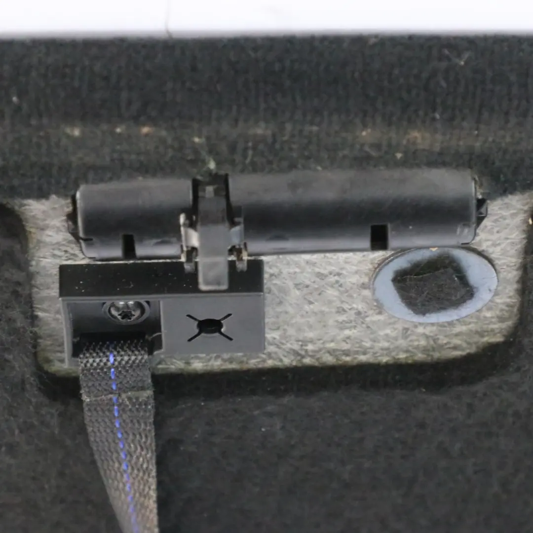 Kofferraum Trunk Boden hinten Laden Teppich Schwarz für Mercedes W251 mit Teilenummer A2516800418 Mercedes W251 Kofferraum Trunk Boden hinten Laden Teppich Schwarz - SKU A2516800418 - Teilenummer A2516800418