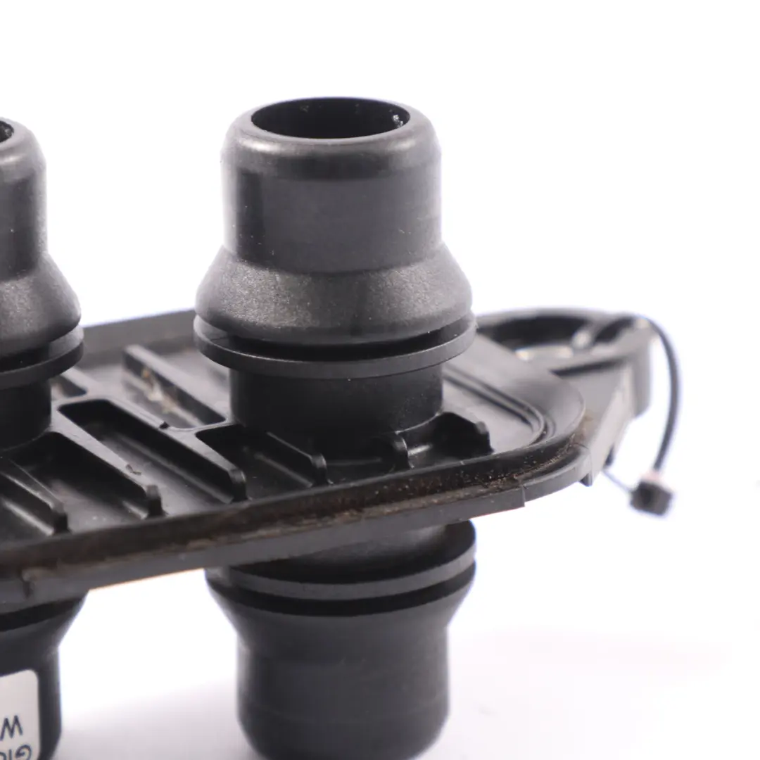 Kühlmittel Schlauch Verbindung für Mercedes W213 H243 Hybrid mit Teilenummer A2535014200 Mercedes W213 H243 Hybrid Kühlmittel Schlauch Verbindung - SKU A2535014200 - Teilenummer A2535014200