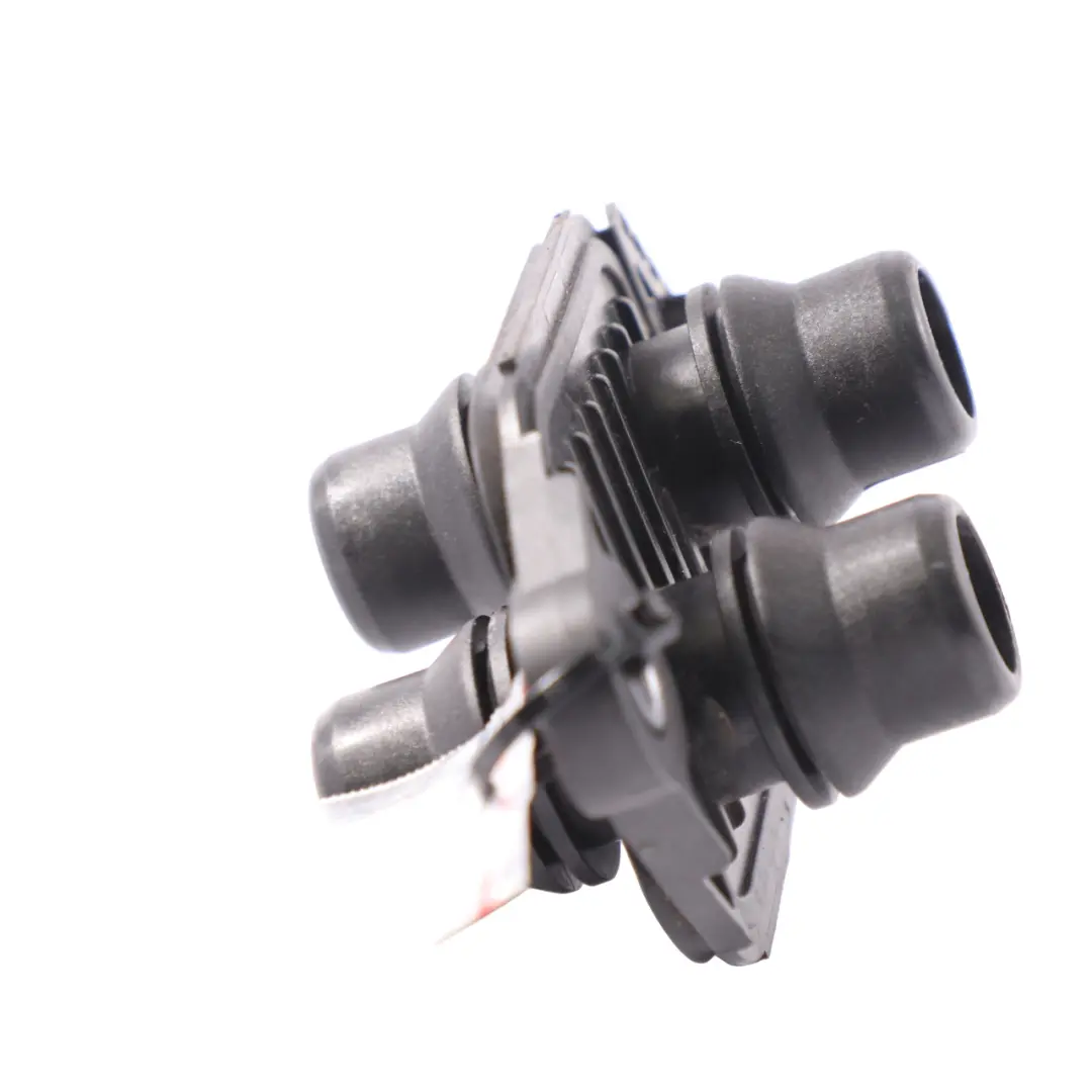 Connectore Collegamento tubo raffreddamento per Mercedes W213 H243 con numero di parte A2535014200 Mercedes W213 H243 Connectore Collegamento tubo raffreddamento - SKU A2535014200 - Numero di parte A2535014200