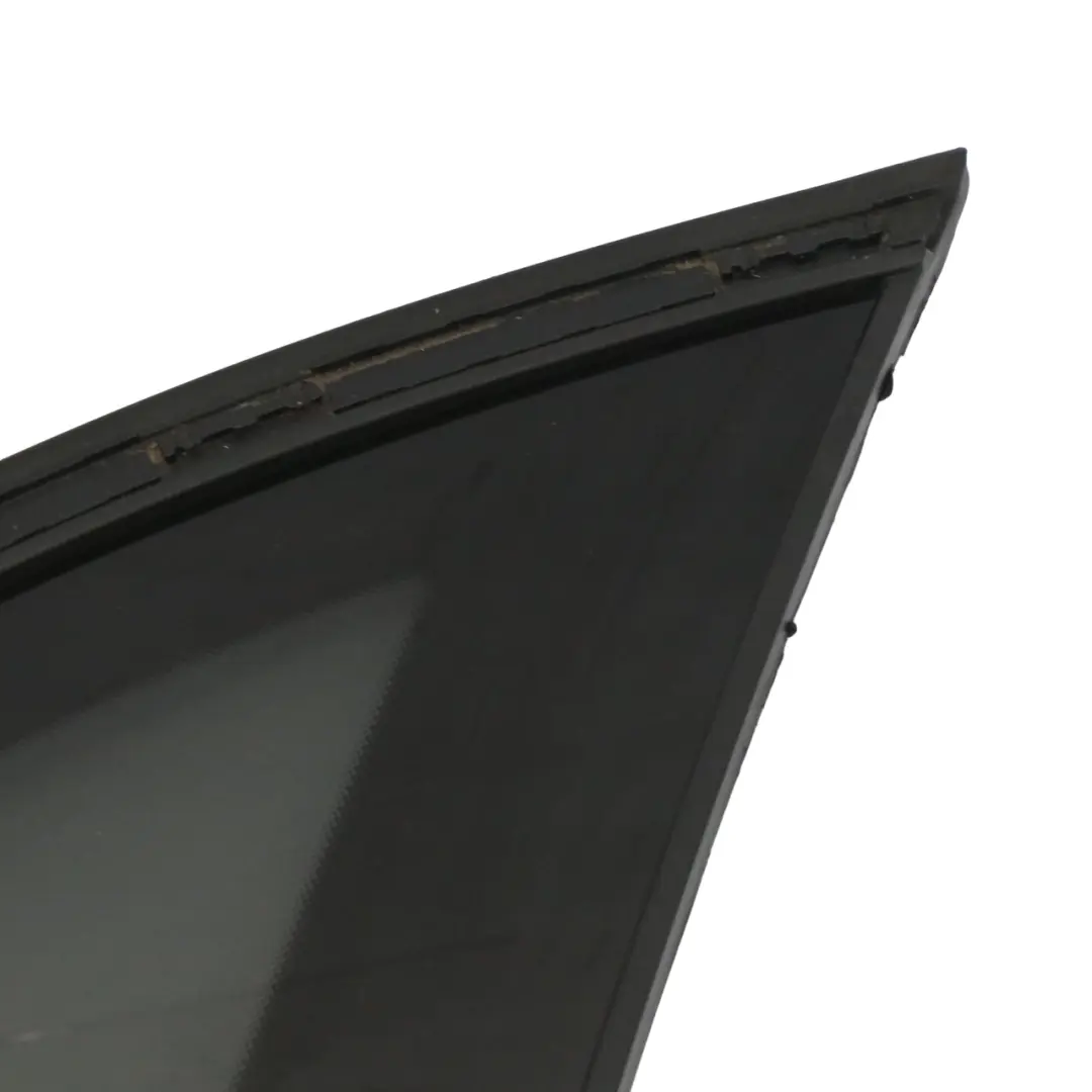 Vitrage arrière droit quart teinté AS3 pour Mercedes GLC X253 à propos du numéro de pièce A2536706800 Mercedes GLC X253 Vitrage arrière droit quart teinté AS3 - SKU A2536706800-1 - Numéro de pièce A2536706800