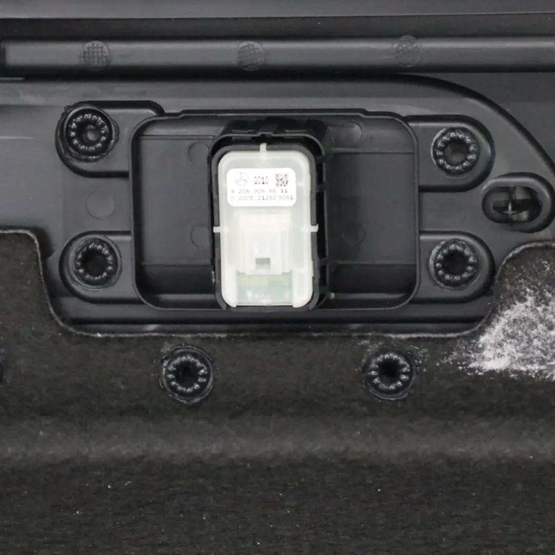 Mercedes GLC X253 Interior Embellecedor Maletero Izquierdo Negro - SKU A2536908903 - Número de pieza A2536908903