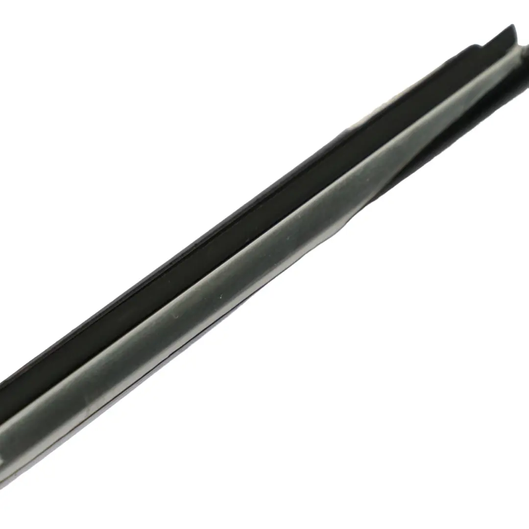 Mercedes C253 Joint de vitre avant droite Sealing Strip - SKU A2537200224 - Numéro de pièce A2537200224