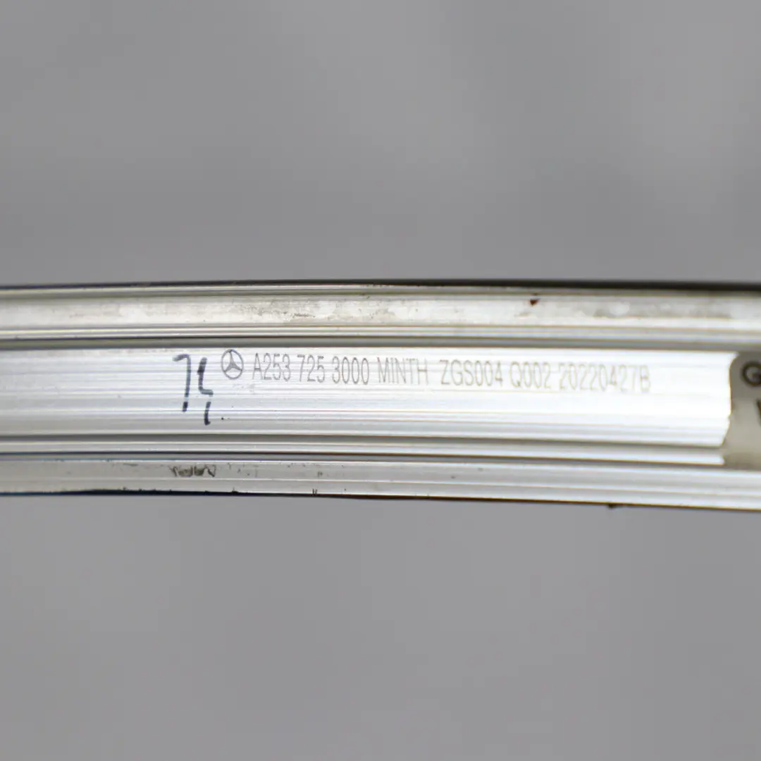 Fenster Rahmen Leiste Vorne Rechts Tür Fensterschiene für Mercedes C253 mit Teilenummer A2537253000 Mercedes C253 Fenster Rahmen Leiste Vorne Rechts Tür Fensterschiene - SKU A2537253000 - Teilenummer A2537253000