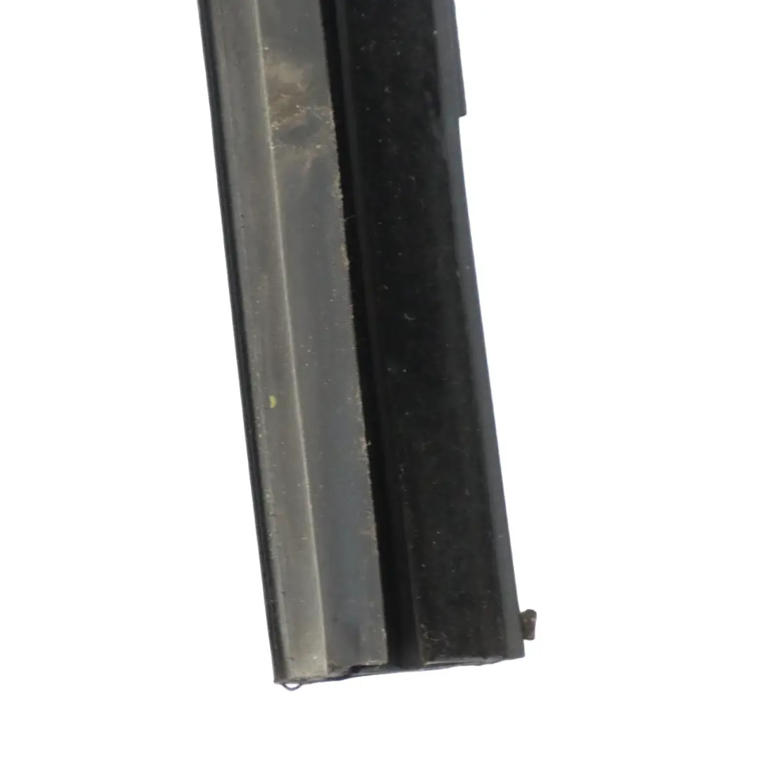 Ventana Guía Marco Rail Delantero Derecho para Mercedes C253 con número de pieza A2537259600 Mercedes C253 Ventana Guía Marco Rail Delantero Derecho - SKU A2537259600 - Número de pieza A2537259600