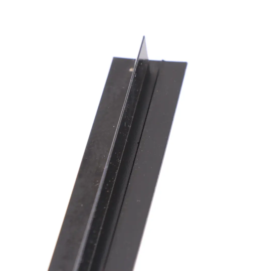 Separador de Ventana Mercedes GLC X253 Puerta Trasera Derecha Strip para con número de pieza A2537300219 Separador de Ventana Mercedes GLC X253 Puerta Trasera Derecha Strip - SKU A2537300219 - Número de pieza A2537300219