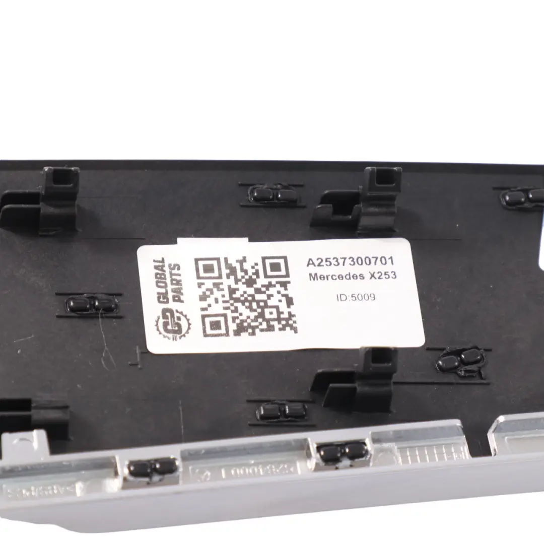Carte de porte arrière gauche Bande argentée pour Mercedes GLC X253 à propos du numéro de pièce A2537300701 Mercedes GLC X253 Carte de porte arrière gauche Bande argentée - SKU A2537300701 - Numéro de pièce A2537300701