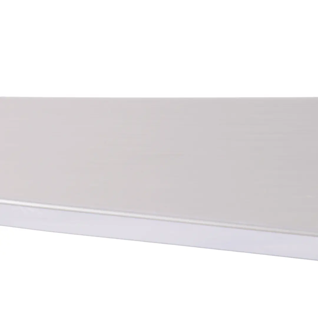 Rivestimento Scheda Porta Posteriore Sinistro Striscia Argento per Mercedes GLC X253 con numero di parte A2537300701 Mercedes GLC X253 Rivestimento Scheda Porta Posteriore Sinistro Striscia Argento - SKU A2537300701 - Numero di parte A2537300701