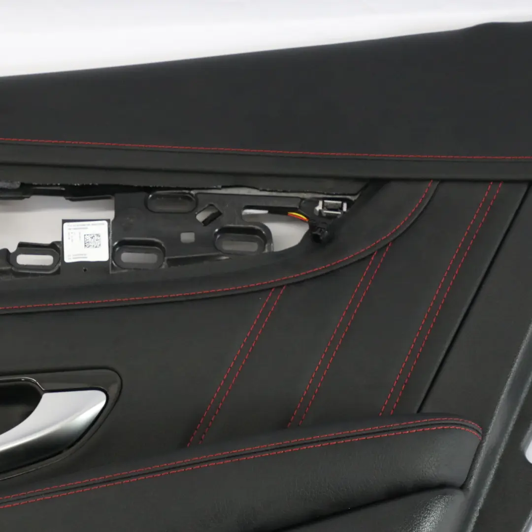 Scheda Porta Posteriore Destra Trim Finta Pelle Filo Rosso AMG per Mercedes GLC C253 con numero di parte A2537301603 Mercedes GLC C253 Scheda Porta Posteriore Destra Trim Finta Pelle Filo Rosso AMG - SKU A2537301603 - Numero di parte A2537301603