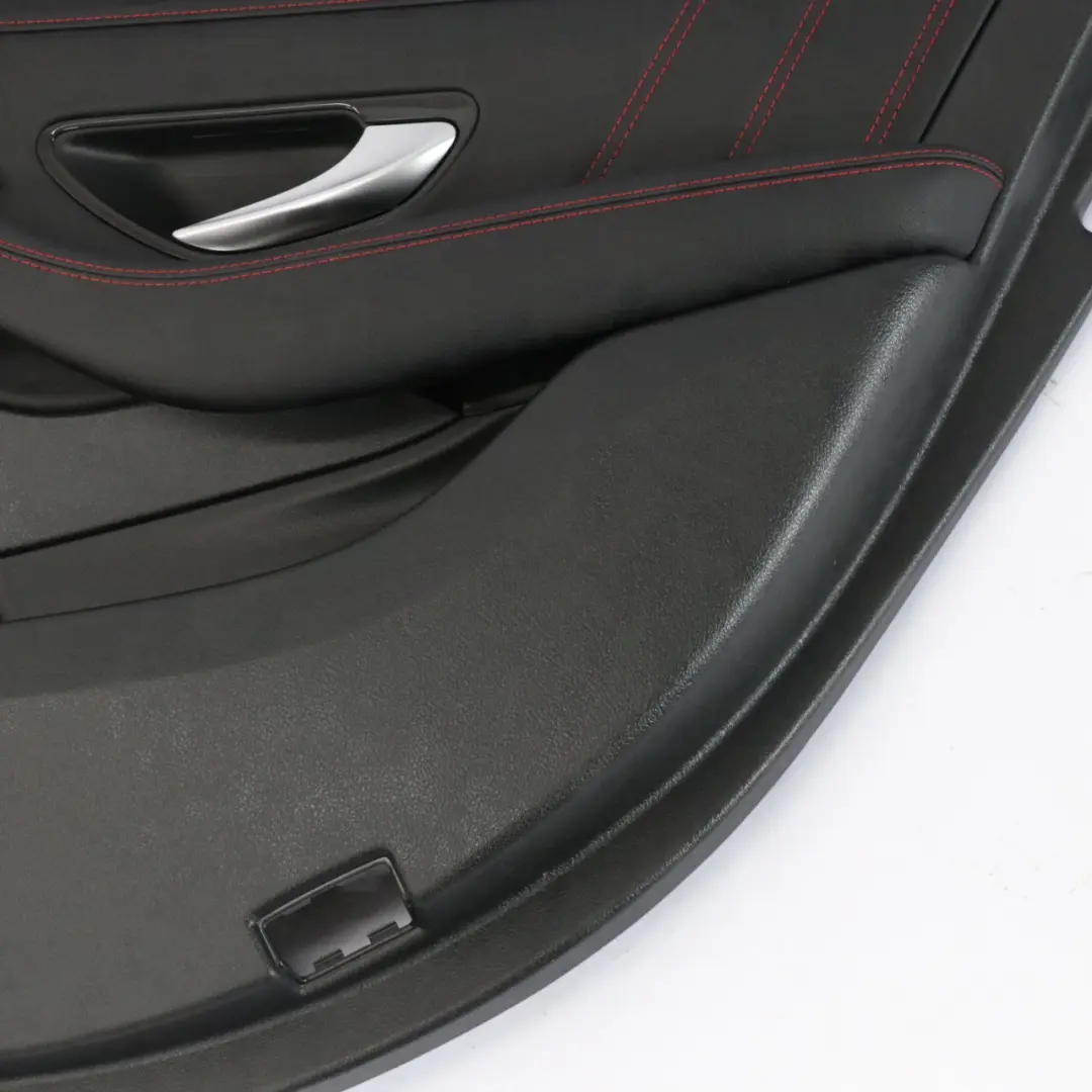 Tarjeta Puerta Trasera Derecha Imitación Cuero Hilo Rojo AMG para Mercedes GLC C253 con número de pieza A2537301603 Mercedes GLC C253 Tarjeta Puerta Trasera Derecha Imitación Cuero Hilo Rojo AMG - SKU A2537301603 - Número de pieza A2537301603