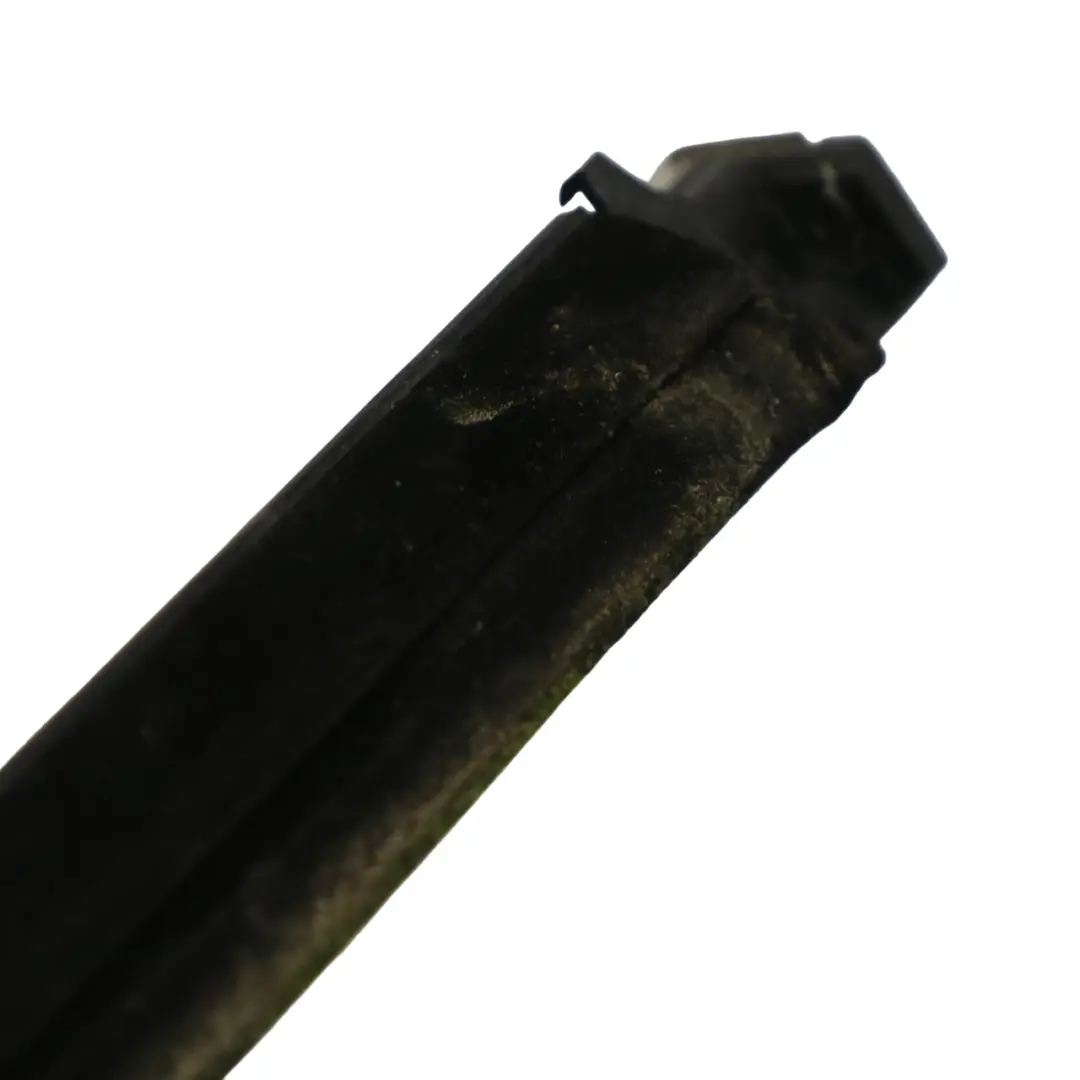 Joint D'Étanchéité Extérieur Arrière Gauche Chromé pour Mercedes GLC C253 à propos du numéro de pièce A2537305904 Mercedes GLC C253 Joint D'Étanchéité Extérieur Arrière Gauche Chromé - SKU A2537305904 - Numéro de pièce A2537305904