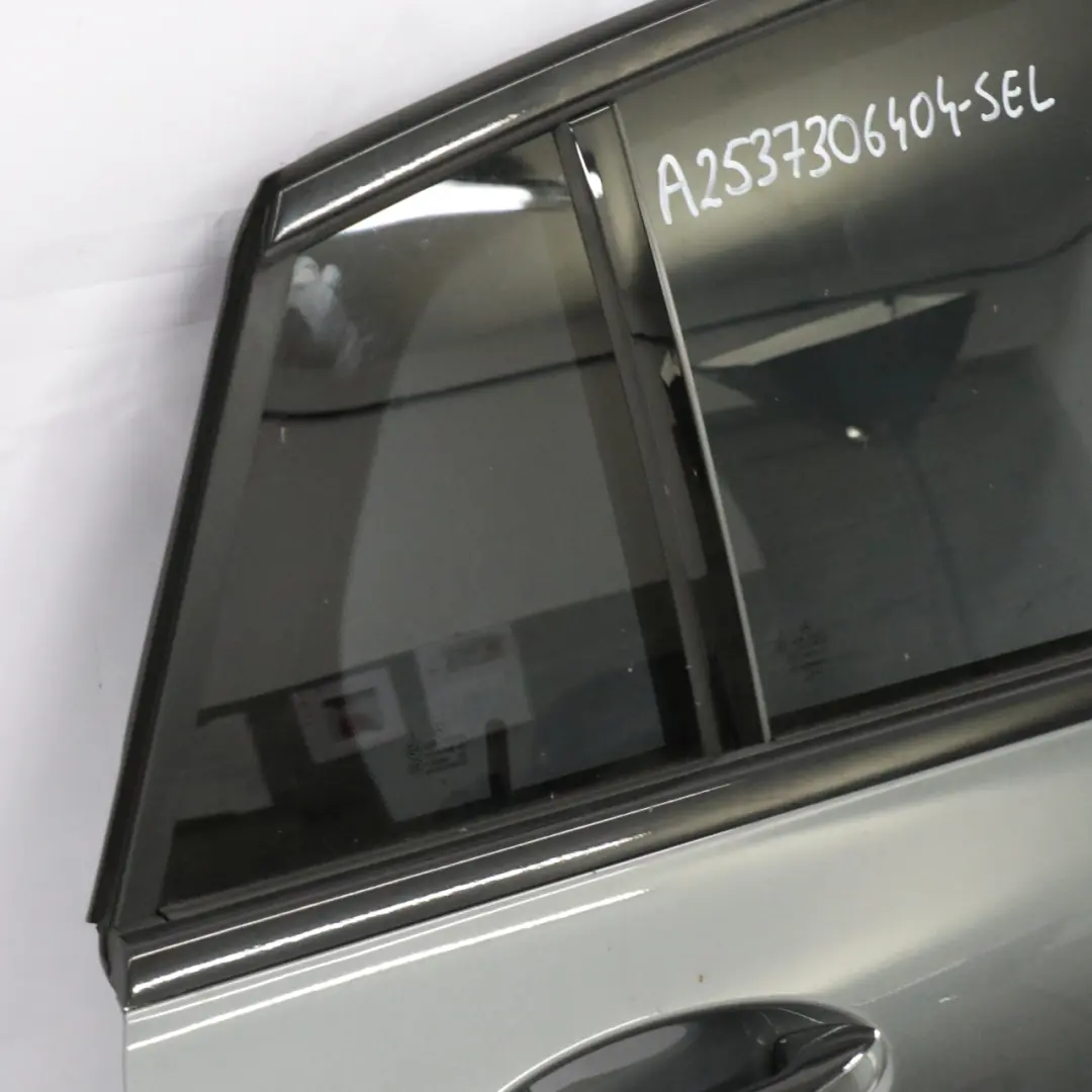 Porta posteriore destra Grigio Selenite metallizzato - 992 per Mercedes C253 con numero di parte A2537306404 Mercedes C253 Porta posteriore destra Grigio Selenite metallizzato - 992 - SKU A2537306404-SEL - Numero di parte A2537306404
