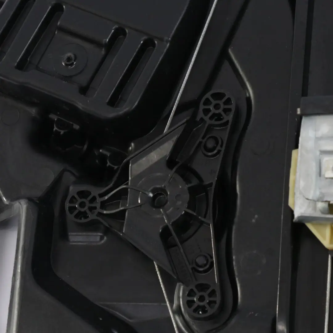 Plaque lève-vitre arrière gauche pour Mercedes GLC C253 à propos du numéro de pièce A2537308102 Mercedes GLC C253 Plaque lève-vitre arrière gauche - SKU A2537308102 - Numéro de pièce A2537308102