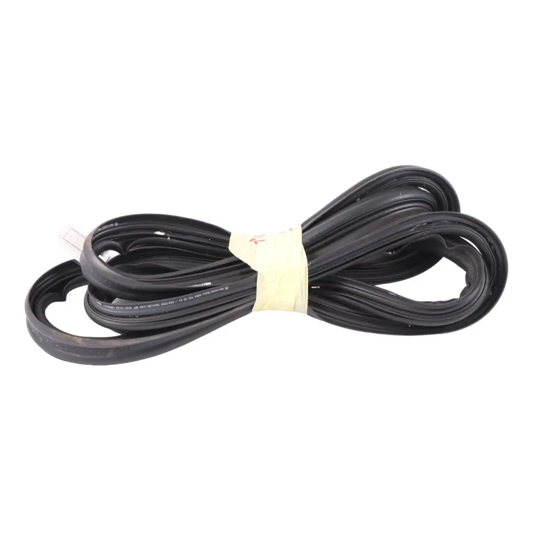 Joint d'étanchéité de coffre et de hayon Joint pour Mercedes C253 à propos du numéro de pièce A2537403001 Mercedes C253 Joint d'étanchéité de coffre et de hayon Joint - SKU A2537403001 - Numéro de pièce A2537403001