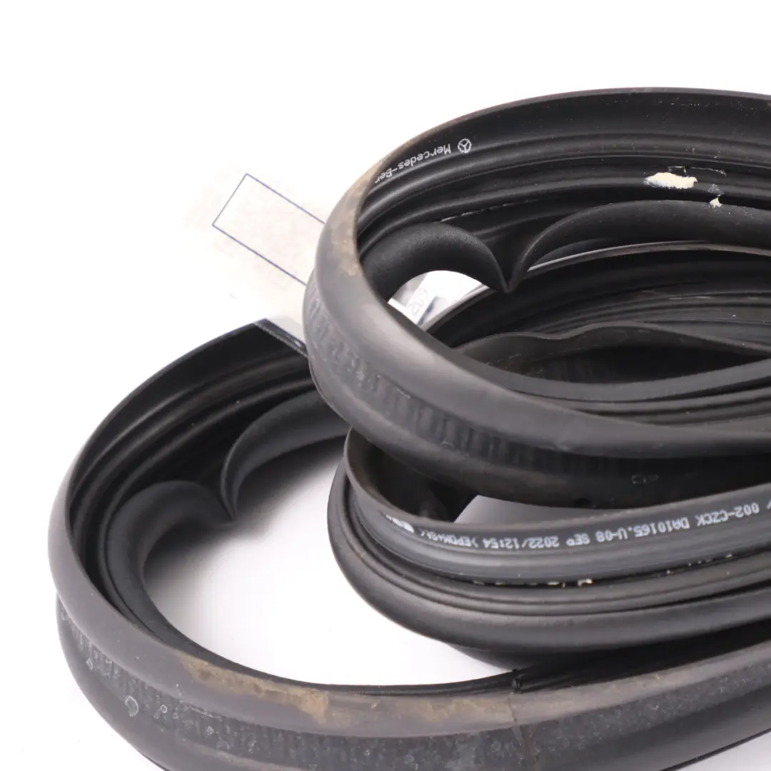 Joint d'étanchéité de coffre et de hayon Joint pour Mercedes C253 à propos du numéro de pièce A2537403001 Mercedes C253 Joint d'étanchéité de coffre et de hayon Joint - SKU A2537403001 - Numéro de pièce A2537403001