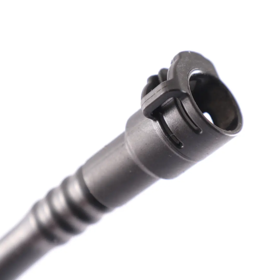 Tuyau d'évent Mercedes W204 W212 M274 Tuyau de ventilation reniflard pour à propos du numéro de pièce A2740180000 Tuyau d'évent Mercedes W204 W212 M274 Tuyau de ventilation reniflard - SKU A2740180000 - Numéro de pièce A2740180000