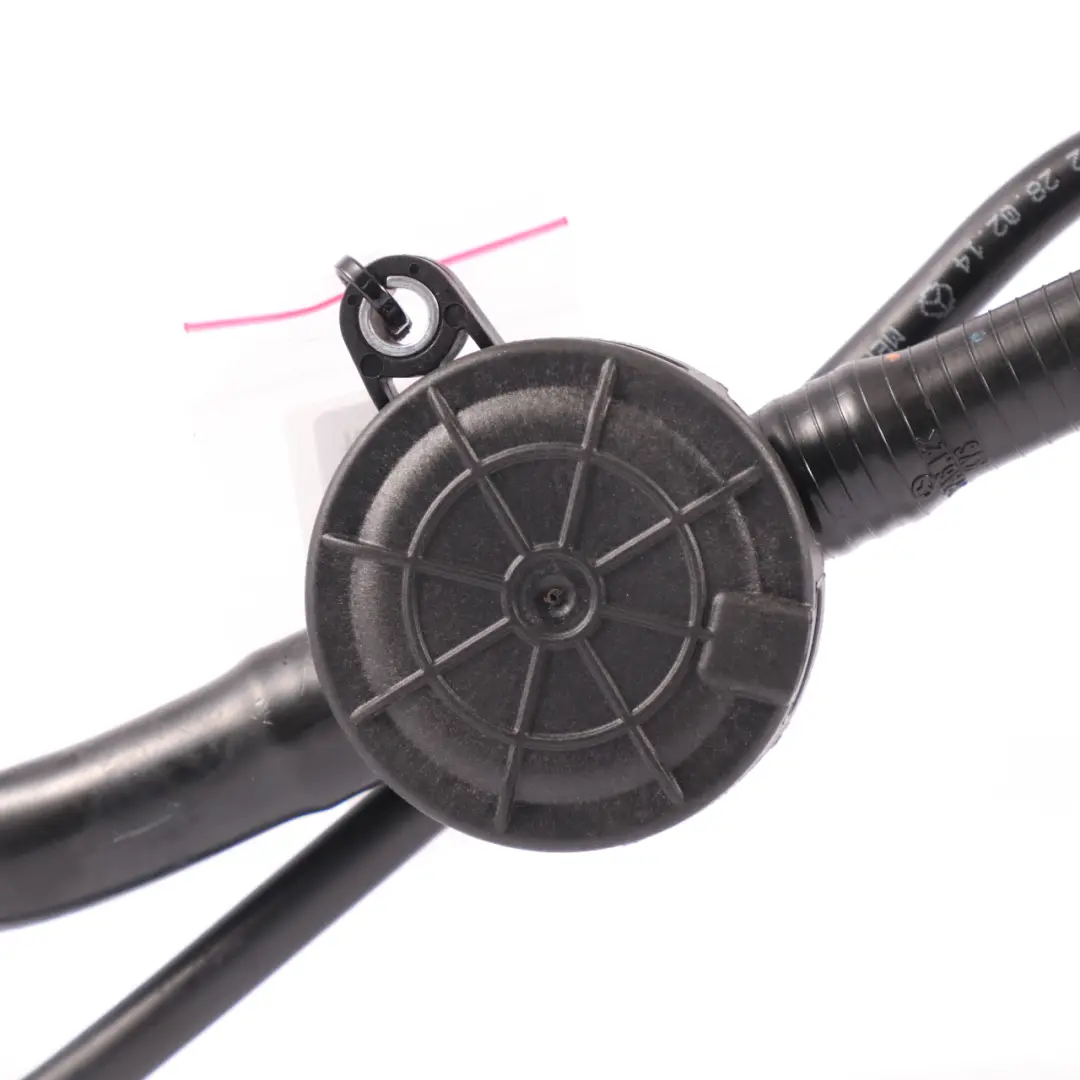 M274 Tuyau de ventilation du carter vilebrequin pour Mercedes W204 Petrol à propos du numéro de pièce A2740181300 Mercedes W204 Petrol M274 Tuyau de ventilation du carter vilebrequin - SKU A2740181300-1 - Numéro de pièce A2740181300