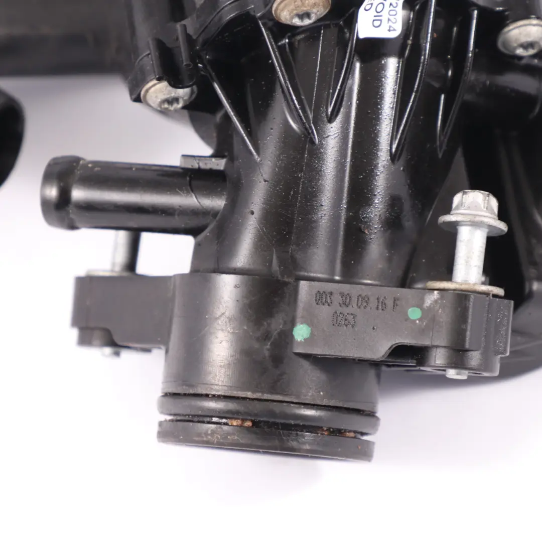 Tubo termostatico benzina Linea refrigerante Alloggiamento per Mercedes W205 con numero di parte A2742000215 Mercedes W205 Tubo termostatico benzina Linea refrigerante Alloggiamento - SKU A2742000215 - Numero di parte A2742000215