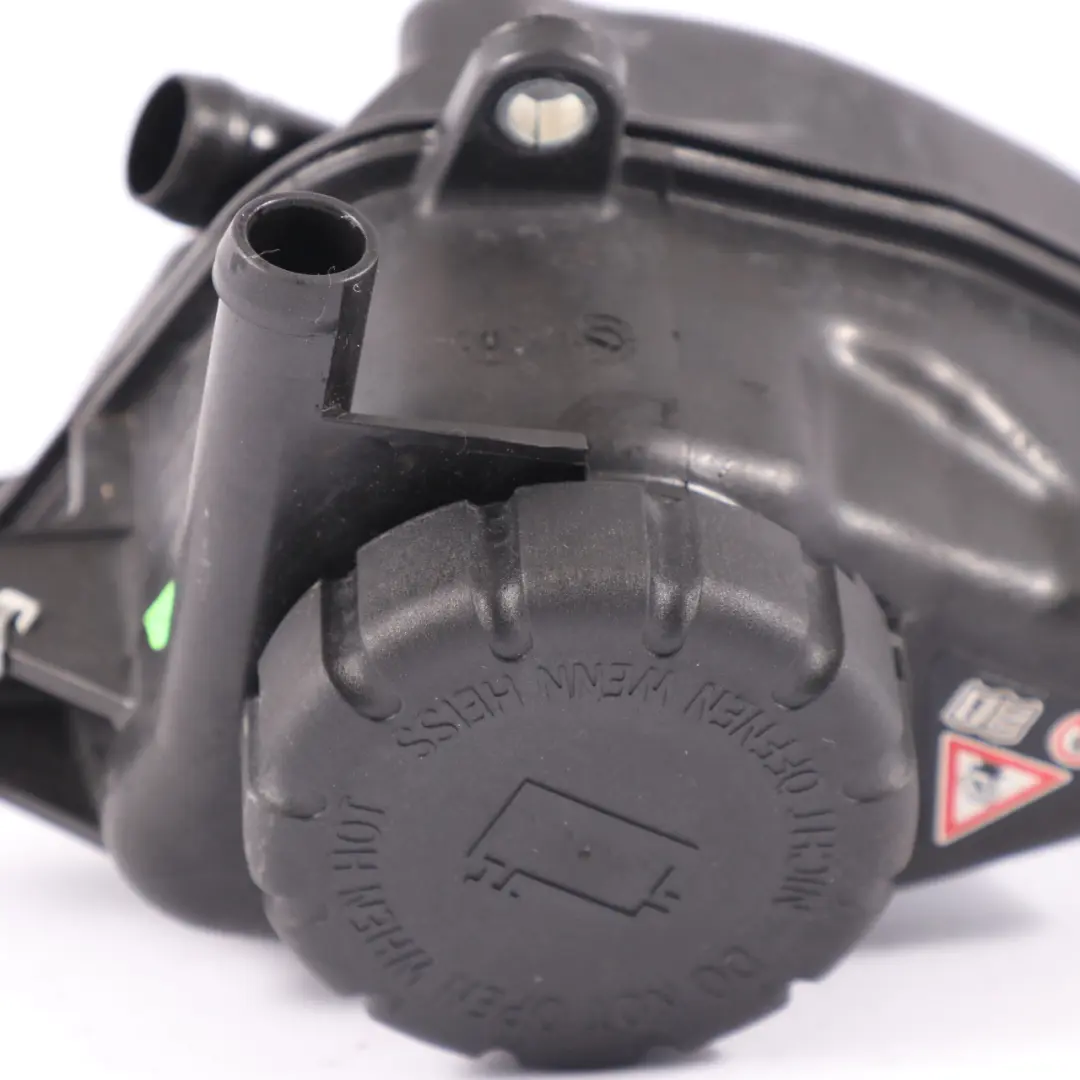 M274 serbatoio di espansione del liquido benzina per Mercedes W205 W213 con numero di parte A2742000385 Mercedes W205 W213 M274 serbatoio di espansione del liquido benzina - SKU A2742000385 - Numero di parte A2742000385