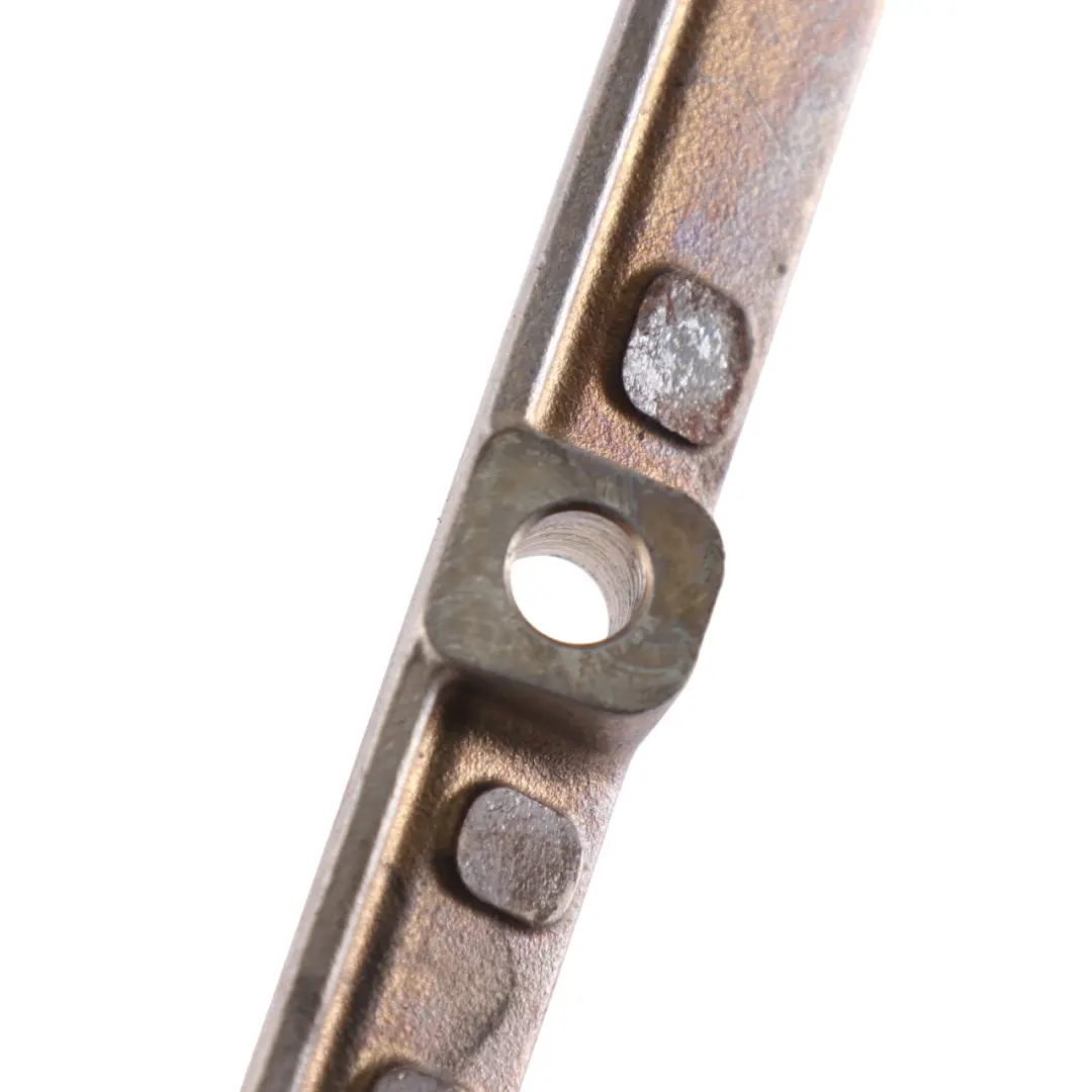 Wspornik Mocowanie Listwy Wtryskowej Benzyna do Mercedes W177 C118 o numerze A2821410042 Mercedes W177 C118 Wspornik Mocowanie Listwy Wtryskowej Benzyna - SKU A2821410042 - Numer Części A2821410042