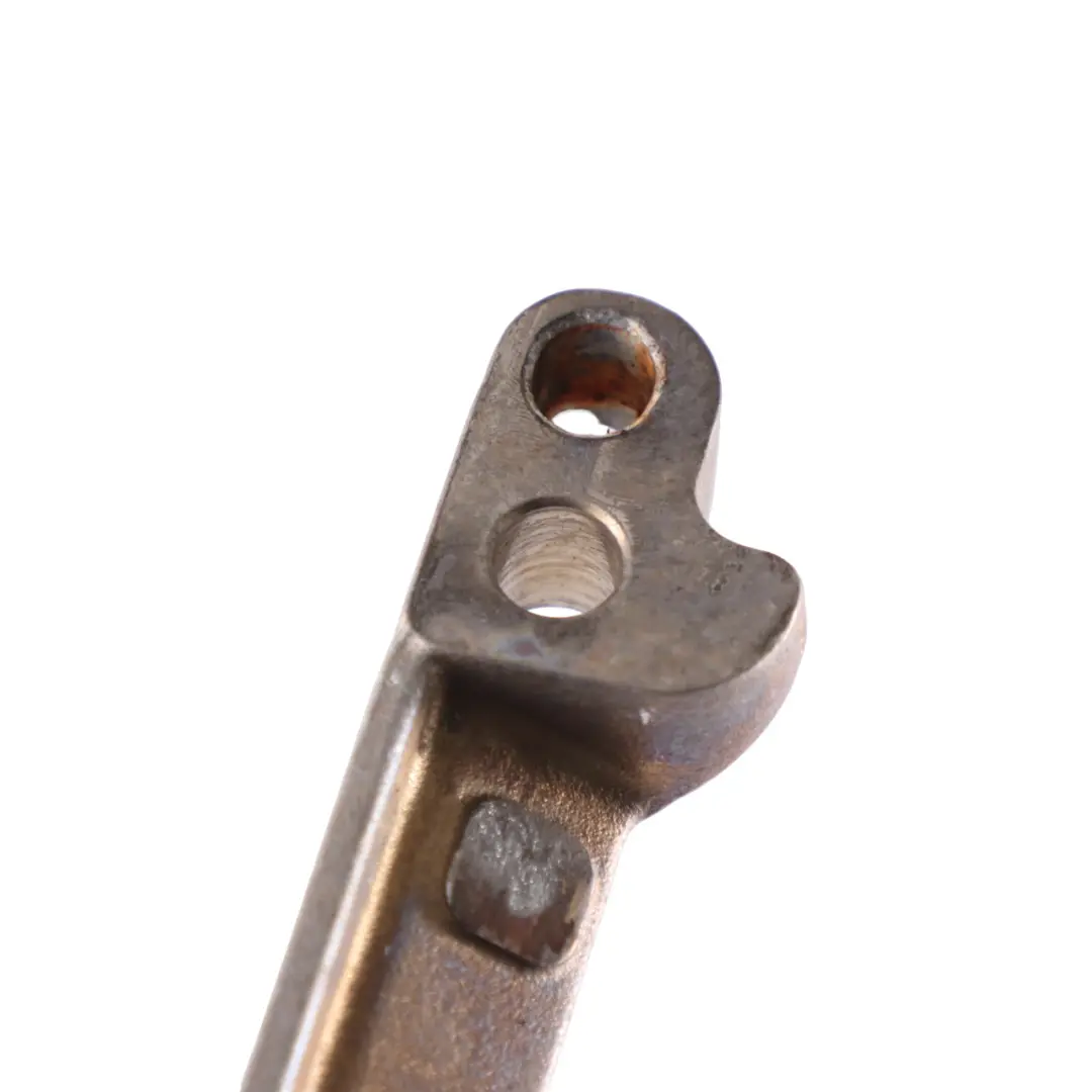 Mercedes W177 C118 Support de fixation d'injecteur essence - SKU A2821410042 - Numéro de pièce A2821410042