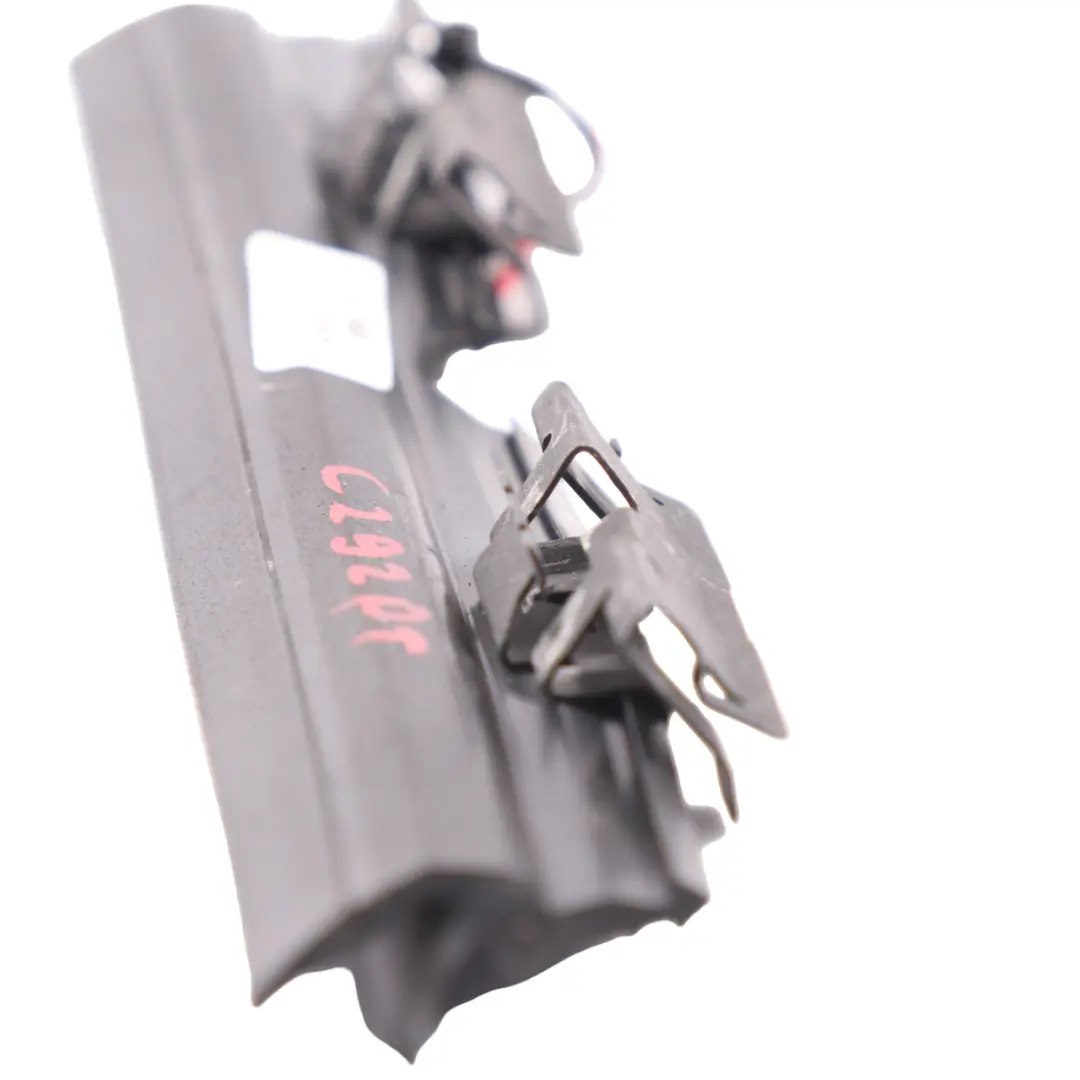 Uszczelka Wewnętrzna Szyby Prawy Tył A1667300224 do Mercedes C292 o numerze A2927300200 Mercedes C292 Uszczelka Wewnętrzna Szyby Prawy Tył A1667300224 - SKU A2927300200 - Numer Części A2927300200