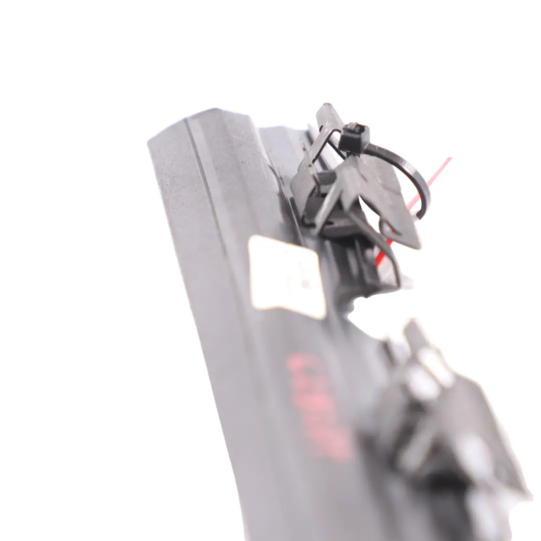 Guarnizione interna finestrino porta posteriore destra A1667300224 per Mercedes C292 con numero di parte A2927300200 Mercedes C292 Guarnizione interna finestrino porta posteriore destra A1667300224 - SKU A2927300200 - Numero di parte A2927300200