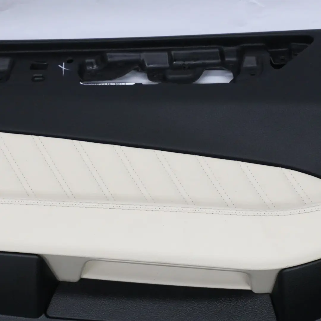 Boczek Drzwi Tylnych Lewych Skóra Designo Porcelain do Mercedes GLE C292 o numerze A2927306900 Mercedes GLE C292 Boczek Drzwi Tylnych Lewych Skóra Designo Porcelain - SKU A2927306900 - Numer Części A2927306900