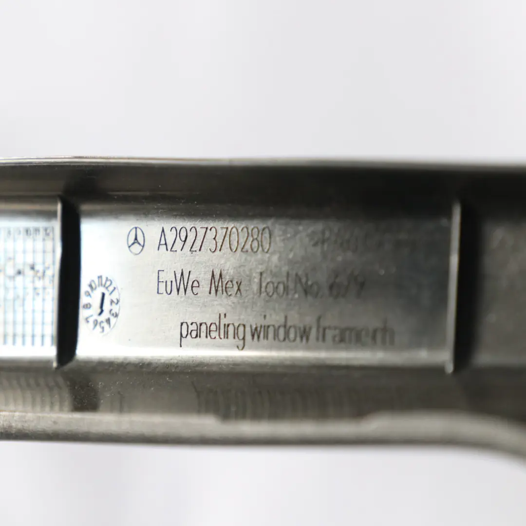 Osłona Ramka Szyby Drzwi Prawy Tył do Mercedes GLE C292 o numerze A2927370280 Mercedes GLE C292 Osłona Ramka Szyby Drzwi Prawy Tył - SKU A2927370280 - Numer Części A2927370280