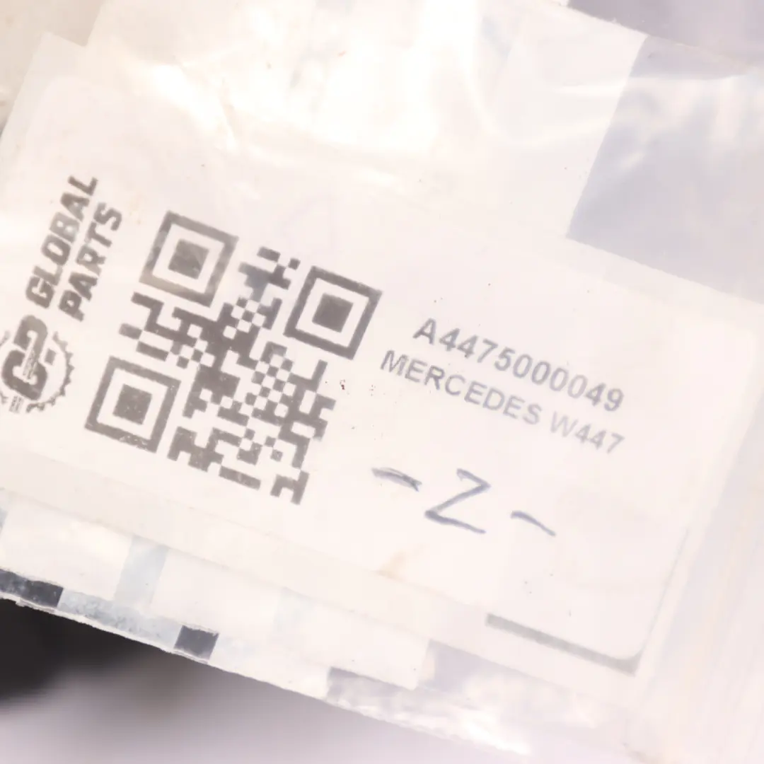 serbatoio di espansione del refrigerante bottiglia per Mercedes W447 con numero di parte A4475000049 Mercedes W447 serbatoio di espansione del refrigerante bottiglia - SKU A4475000049 - Numero di parte A4475000049
