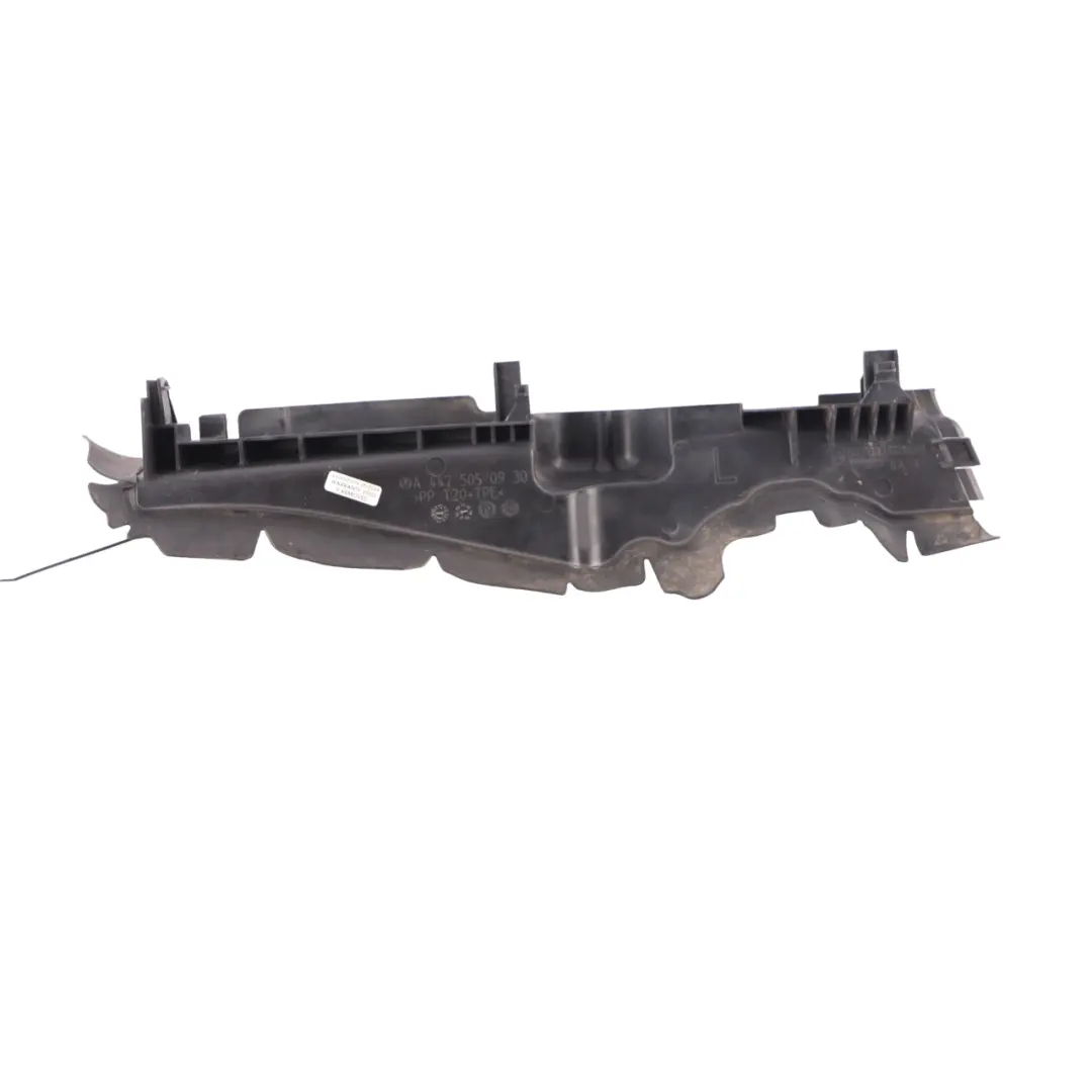 Deflettore Aria Staffa Montaggio Sinistra per Mercedes W447 con numero di parte A4475050930 Mercedes W447 Deflettore Aria Staffa Montaggio Sinistra - SKU A4475050930 - Numero di parte A4475050930