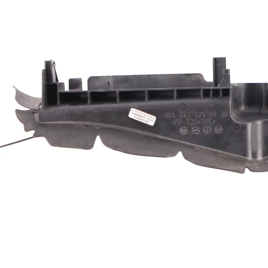 Deflettore Aria Staffa Montaggio Sinistra per Mercedes W447 con numero di parte A4475050930 Mercedes W447 Deflettore Aria Staffa Montaggio Sinistra - SKU A4475050930 - Numero di parte A4475050930