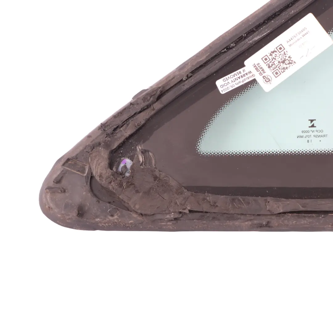 Finestrino laterale Mercedes VIto W447 Anteriore Destro Triangolo Vetro AS2 per con numero di parte A4476730405 Finestrino laterale Mercedes VIto W447 Anteriore Destro Triangolo Vetro AS2 - SKU A4476730405 - Numero di parte A4476730405