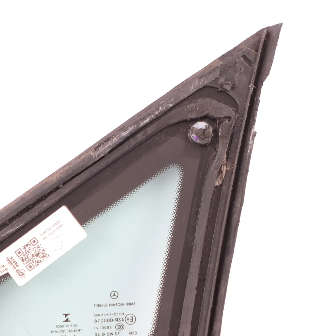Side Window Mercedes VIto W447 Front Right O/S Fixed Triangle Glass Glazing AS2 to with Part number A4476730405 Side Window Mercedes VIto W447 Front Right O/S Fixed Triangle Glass Glazing AS2 - SKU A4476730405 - Part number A4476730405