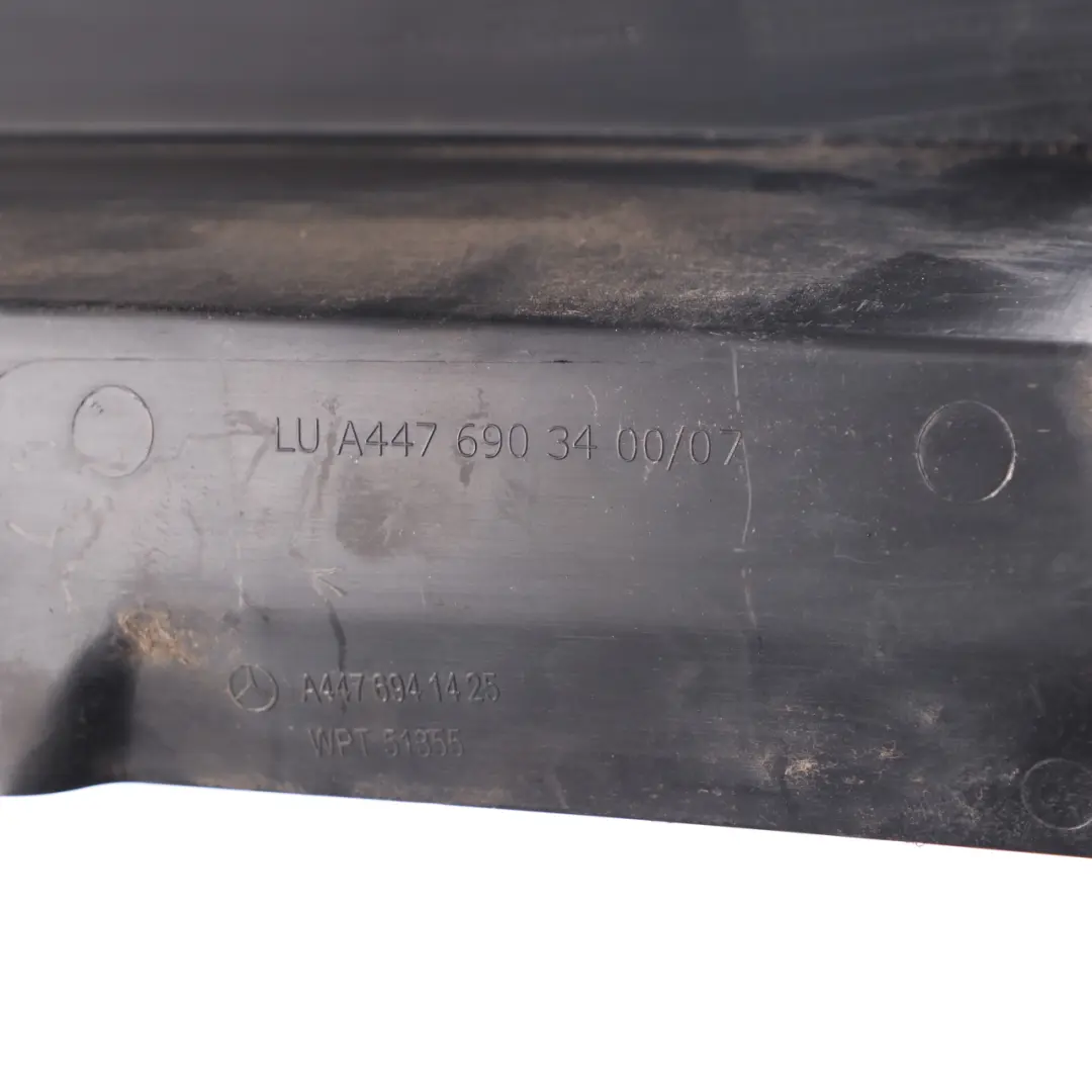 Staffa fanale posteriore Copertura posteriore a goccia per Mercedes W447 con numero di parte A4476903400 Mercedes W447 Staffa fanale posteriore Copertura posteriore a goccia - SKU A4476903400 - Numero di parte A4476903400