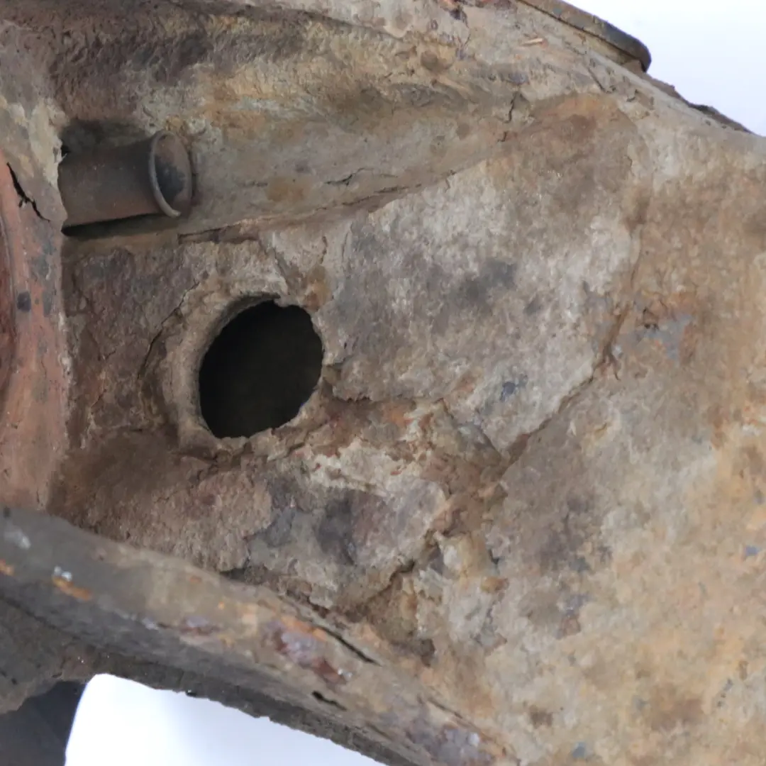 Zwrotnica Piasta Koła Lewy Tył do Mercedes Vito W639 o numerze A6393508705 Mercedes Vito W639 Zwrotnica Piasta Koła Lewy Tył - SKU A6393508705-2 - Numer Części A6393508705