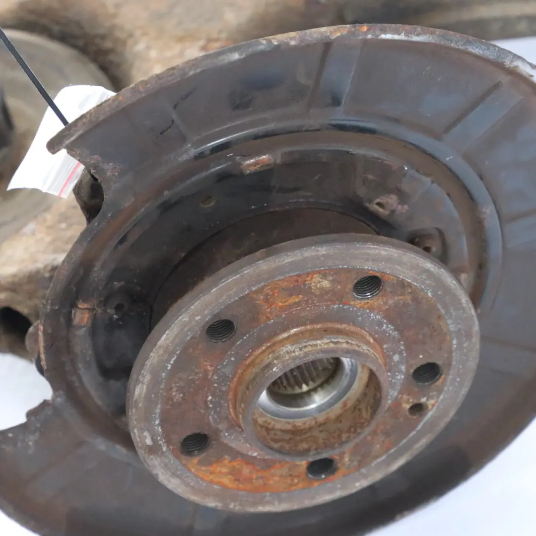 Mercedes Vito W639 Cubo de Rueda Trasera Derecha Suspensión Pierna Rueda Eje - SKU A6393508805-2 - Número de pieza A6393508805