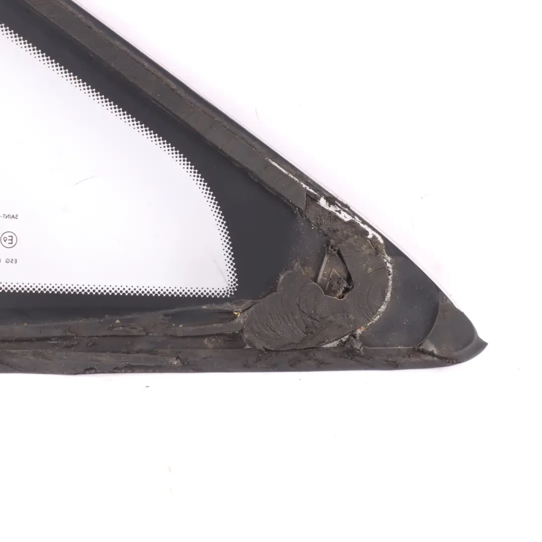 Finestrino Laterale Anteriore Sinistro Triangolo Vetro AS2 per Mercedes Vito W639 con numero di parte A6396736705 Mercedes Vito W639 Finestrino Laterale Anteriore Sinistro Triangolo Vetro AS2 - SKU A6396736705-1 - Numero di parte A6396736705