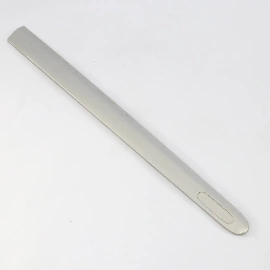 Rivestimento striscia porta anteriore destra Argento brilante 9744 per Mercedes W639 con numero di parte A6396900562 Mercedes W639 Rivestimento striscia porta anteriore destra Argento brilante 9744 - SKU A6396900562-BRS2 - Numero di parte A6396900562