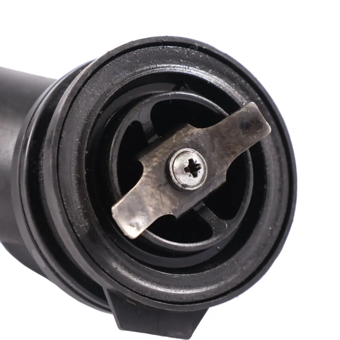 Collo riempimento olio Mercedes Sprinter W906 W907 OM642 Tubo per con numero di parte A6420108107 Collo riempimento olio Mercedes Sprinter W906 W907 OM642 Tubo - SKU A6420108107 - Numero di parte A6420108107