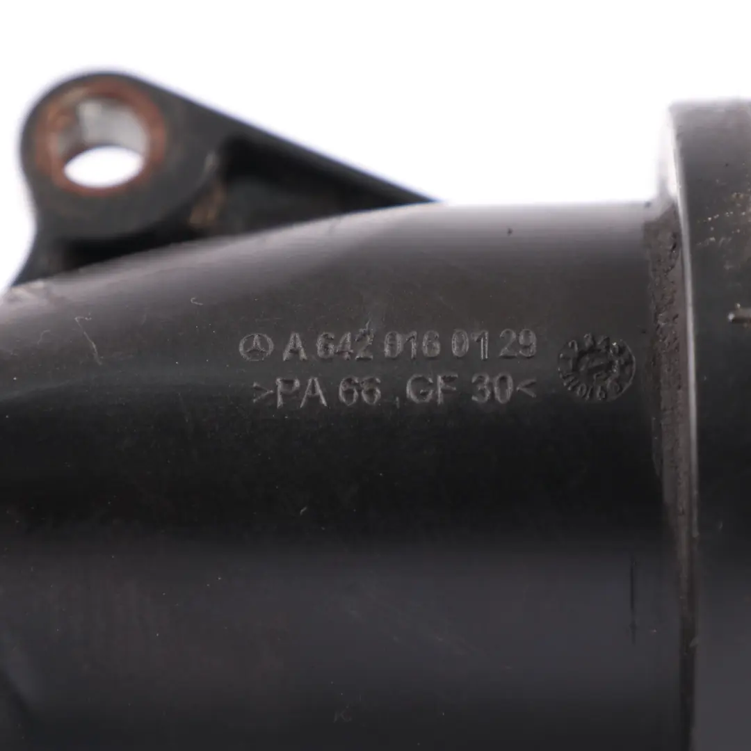 Remplissage huile Mercedes Sprinter W906 W907 OM642 Tube remplissage pour à propos du numéro de pièce A6420108107 Remplissage huile Mercedes Sprinter W906 W907 OM642 Tube remplissage - SKU A6420108107 - Numéro de pièce A6420108107